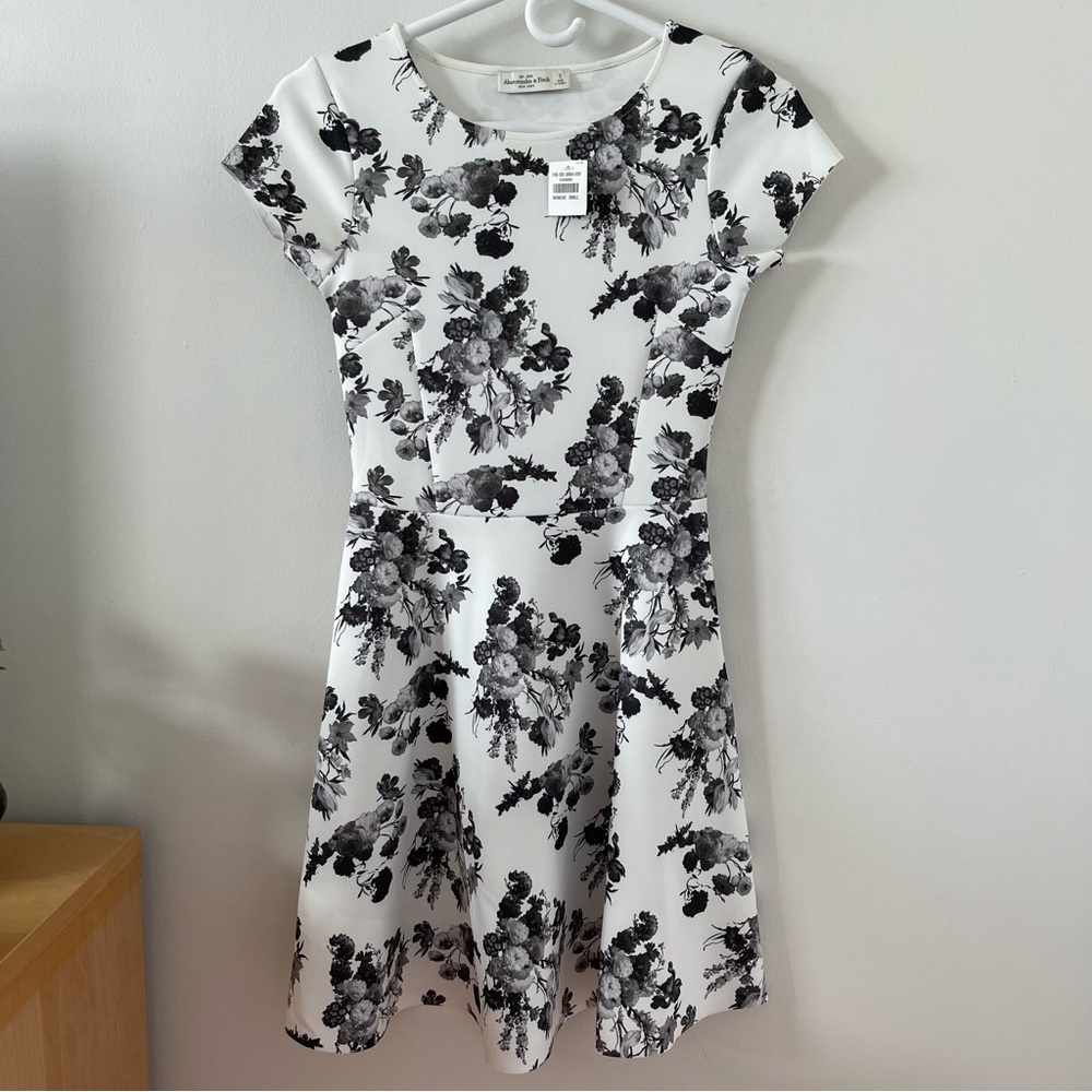 NWT Abercrombie and Fitch women’s floral dress (s)